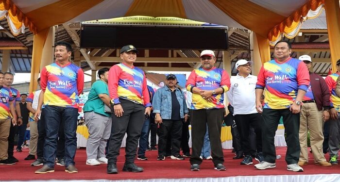Antusias Warga Karimun Meramaikan Fun Walk Meski Suasana Hujan