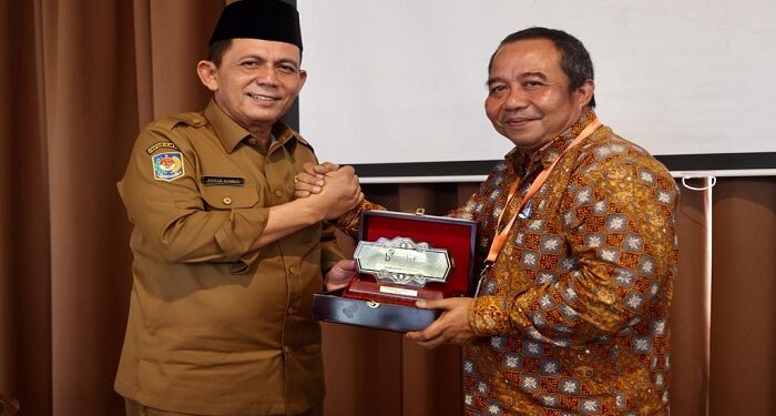 Gubernur Ansar Beraudiensi dengan Pimpinan PT PLN Bright Batam