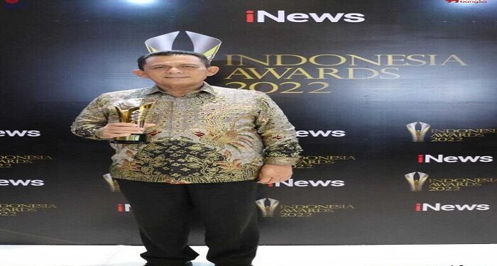 Gubernur Ansar Terima Anugerah Indonesia Award Inews 2022 Katagori Transformation Digital