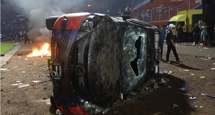 Tragedi Kanjuruhan salah satu kerusuhan terbesar di stadion bola