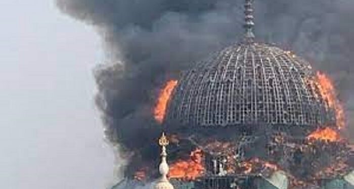 Kubah Mesjid Islamic Center Jakarta Kebakaran