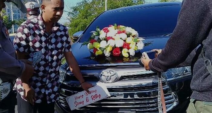 Plat No Ditutup, Mobil Pengantin Di Tilang Polisi Di Kupang