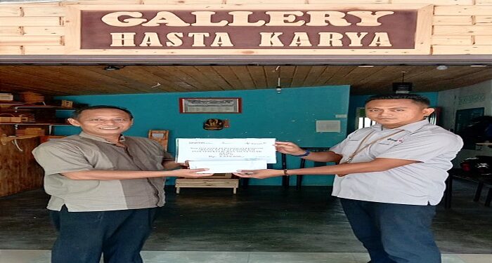 Dorong Kemajuan Pelaku Ekonomi Kreatif di Karimun, PT Timah Tbk Serahkan Bantuan ke Hasta Karya