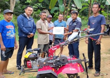 Permudah Pekerjaan Petani, PT Timah Tbk Serahkan Hand Tracktor untuk Kelompok Bina Tani Tailong