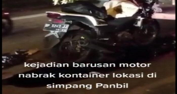 Mengenaskan! Pengendara Sepeda Motor Tewas Terhimpit Truck Kontainer di Simpang Panbil Batam