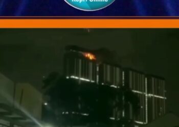 Puncak Gedung Pencakar Langit Pollux Habibie Paling Tertinggi di Batam Terbakar