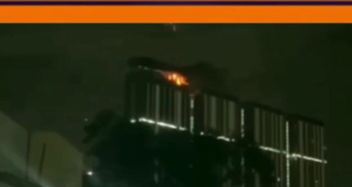Puncak Gedung Pencakar Langit Pollux Habibie Paling Tertinggi di Batam Terbakar