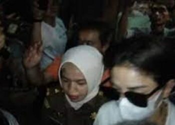 Akhirnya Nikita Mirzani Di Tahan, Sempat Teriak Histeris Dan Menangis Tak Terima Ditahan