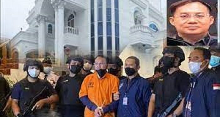 Ditangkap di Malaysia, Bos Besar Judi Online Kelas Kakap Dikawal Polisi Bersenjata Lengkap