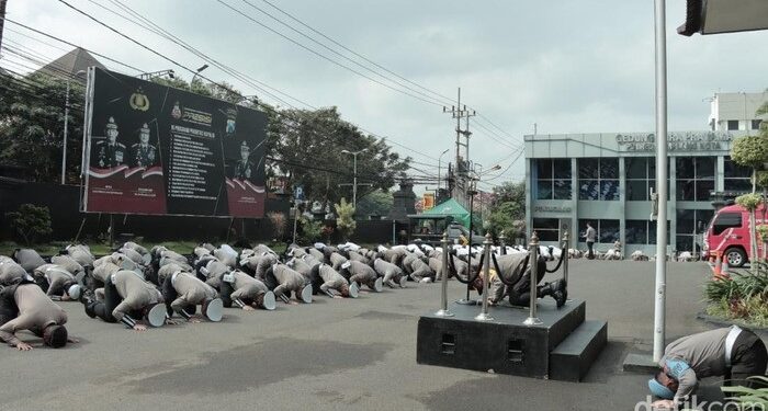 Video Sujud Massal, Polres Malang Minta Maaf Atas Kejadian Kanjuruhan
