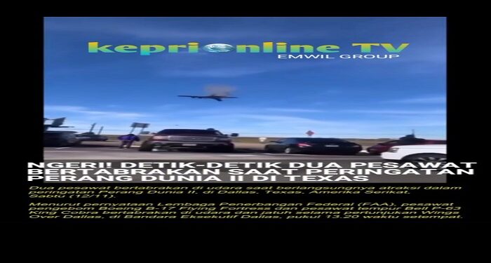2 Pesawat Perang Dunia II Tabrakan Saat Pertunjukan Di Amerika Serikat
