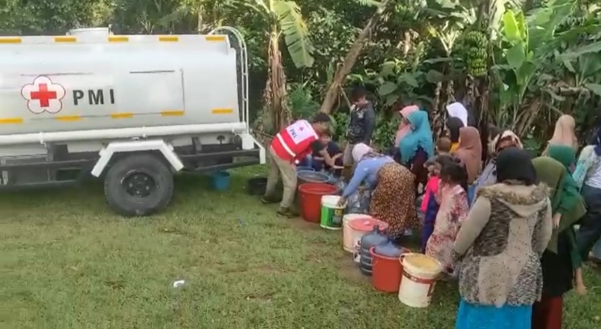 Antri Air Mimum