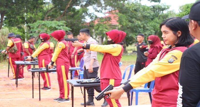 Jadikan Personel Profesional, Polres Karimun Gelar Latihan Menembak
