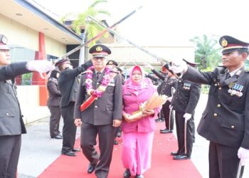 Polres Karimun Wisuda Delapan Personel Purnabakti