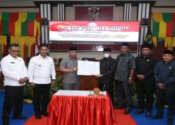 Sidang Paripurna DPRD kabupaten Lingga Persetujuan RAPBD menjadi APBD Tahun Anggaran 2023