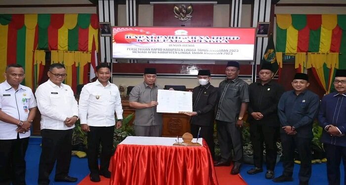 Sidang Paripurna DPRD kabupaten Lingga Persetujuan RAPBD menjadi APBD Tahun Anggaran 2023