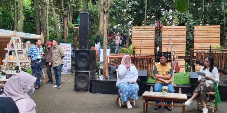 Jadi Petani Milenial Jamur Tiram,  Opik Lepas Gaji Rp12 Juta