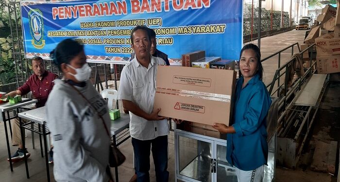 Wirya Putra Sar Silalahi Fasilitasi Dinsos Kepri Beri Bantuan Masyarakat Usaha Mikro