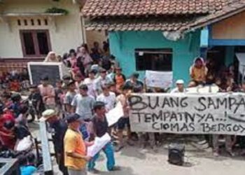 Video Mesum Sekdes Viral, Sejumlah Warga Geruduk Balai Desa