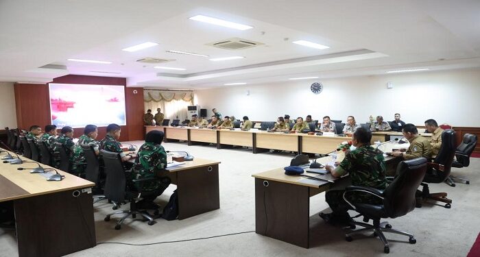 Gubernur Ansar dan Danlanud RHF Bahas Pengembangan Baseops dan Apron Lanud RHF