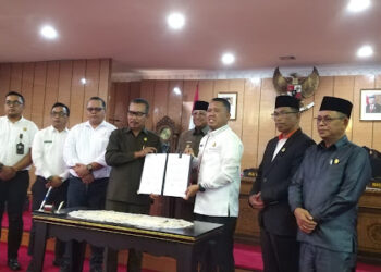 ADVETORIAL ! Ketua DPRD Tanda Tangani MoU Permasalahan Hukum Perdata dan Tata Usaha Negara dengan Kejari