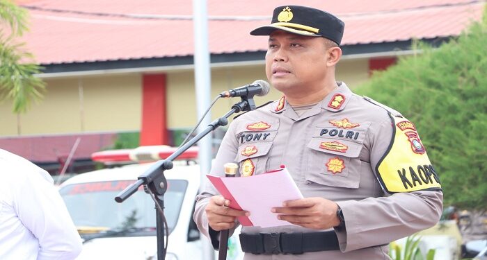 Kapolres Karimun Pimpin Apel Gelar Pasukan Operasi Lilin Seligi 2022