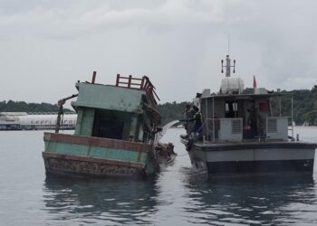 Kejari Karimun Dan Kejabcari Moro Musnahkan Barang Bukti Kapal Ikan Asing Asal Vietnam  
