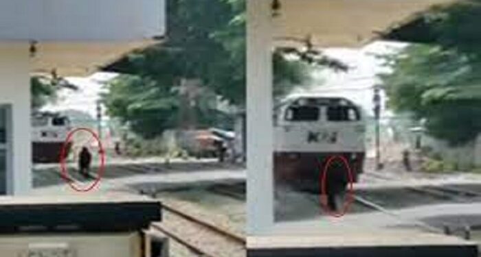 Viral Seorang Pria Nyaris Tertabrak Kereta Api di Cimahi
