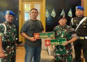 Viral, Anak Pensiunan Jendral TNI Ganti Plat Dinas Ke Plat Hitam Saat Isi BBM Subsidi