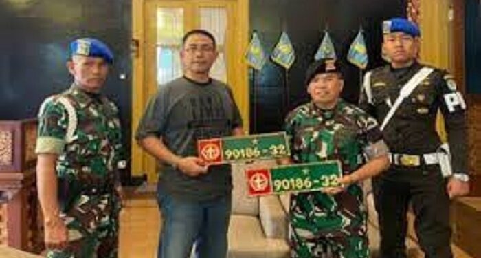 Viral, Anak Pensiunan Jendral TNI Ganti Plat Dinas Ke Plat Hitam Saat Isi BBM Subsidi
