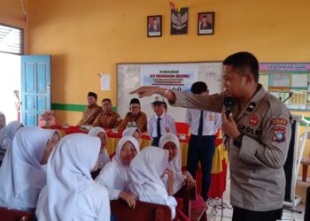 Cegah  Kenakalan di Kalangan Pelajar,  Polsek Moro Polres Karimun Berikan Penyuluhan Terhadap Siswa