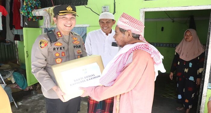 Jumat Berkah, Kapolres Karimun Sambangi Masyarakat Yang Membutuhkan Bantuan