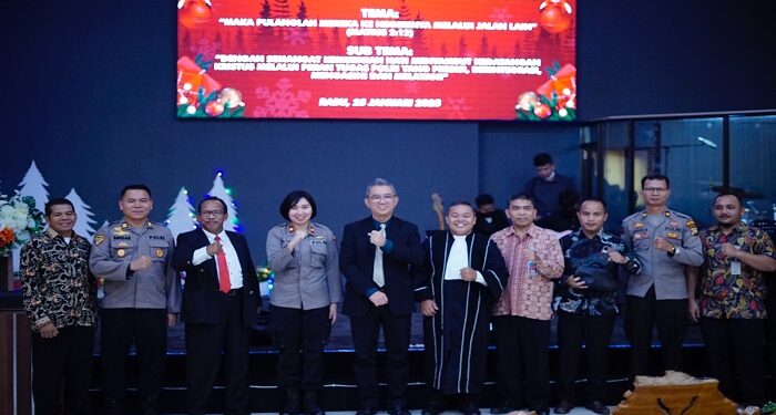 Keluarga Besar Kepolisian Resor Karimun Rayakan Natal Di Gereja GBI