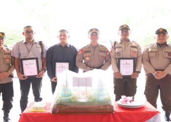 Sambut HUT Satpam ke 42, Polres Karimun Beri Piagam Penghargaan kepada 3 Satpam di Karimun