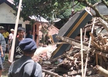 Viral, Sebuah Rumah Warga Ambruk Hingga Rata Tanah Di Kabupaten Kuningan