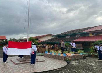 Jadi Inspektur Upacara di SMPN 1 Singkep Barat, Simak Pesan Kapolsek Singkep Barat