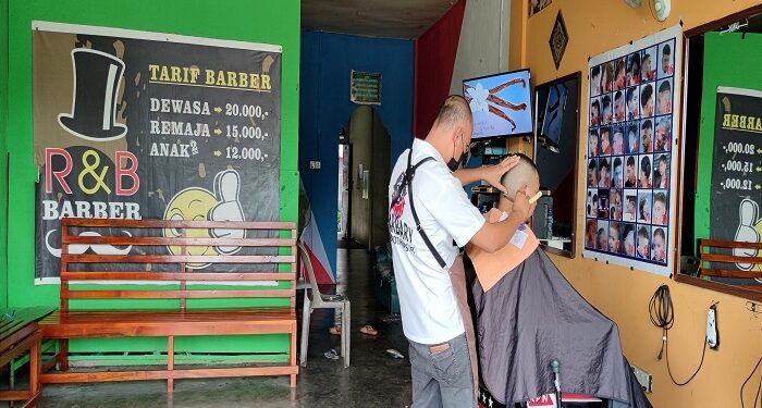 Usaha Barbershop Riyan Kian Lengkap Setelah Jadi Mitra Binaan PT Timah Tbk