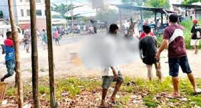 Diduga Penculik Anak, Wanita di Sorong Dibakar Hidup – hidup