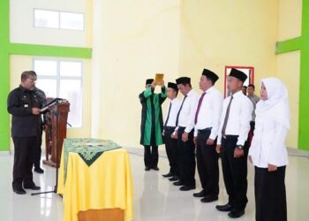 Lantik BPD di Dua Kecamatan, Bupati Karimun Pesan Jaga Kekompakan Demi Memajukan Desa