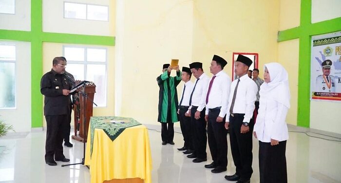 Lantik BPD di Dua Kecamatan, Bupati Karimun Pesan Jaga Kekompakan Demi Memajukan Desa