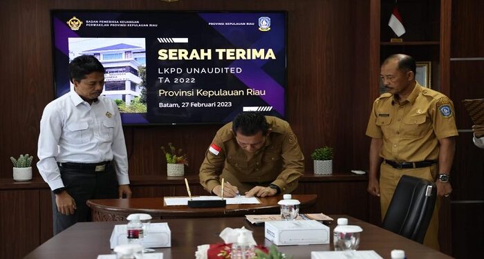 Gubernur Ansar Serahkan LKPD Unaudited Pemprov Kepri APBD T.A 2022 ke BPK Perwakilan Kepri