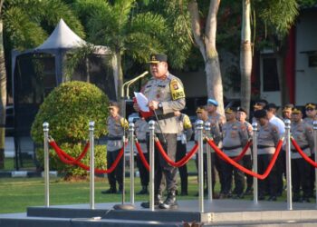 Polda Kepri Gelar Upacara Bendera Bulanan Dalam Rangka Hari Kesadaran Nasional