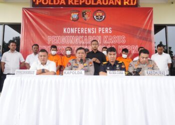 Kapolda Kepri Pimpin Konferensi Pers Ungkap Kasus Penambangan Timah Illegal