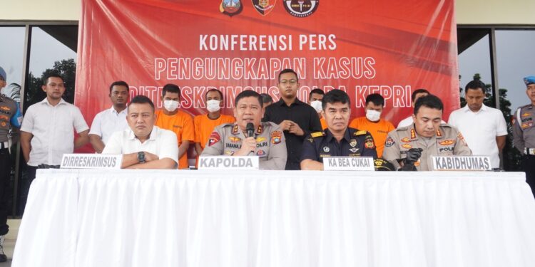 Kapolda Kepri Pimpin Konferensi Pers Ungkap Kasus Penambangan Timah Illegal