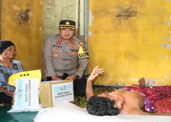 Jumat Berkah, Kapolres Karimun Sambangi Masyarakat Yang Membutuhkan Bantuan