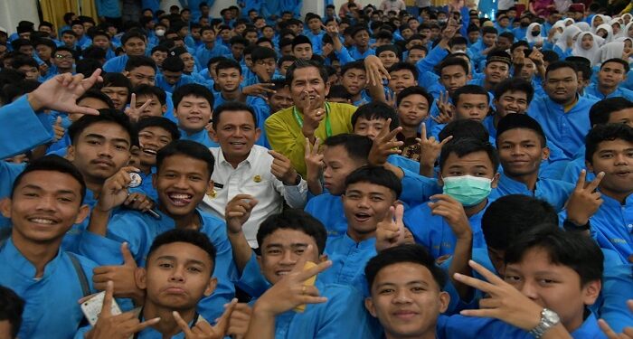Kunjungi SMK Ibnu Sina Batam, Ini Pesan Gubernur Ansar untuk Para Siswa
