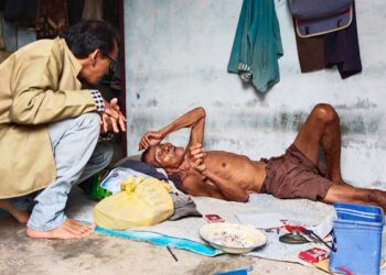 Peringati HPN 2023, PWI Karimun Salurkan Paket Sembako, Mukenah hingga Sarung