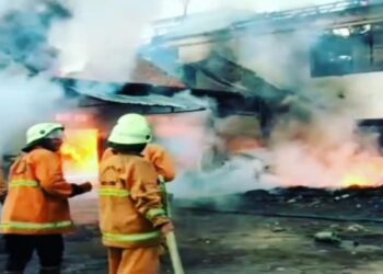 Rumah Tua Yang Tak Berpenghuni Ludes Terbakar di Cirebon