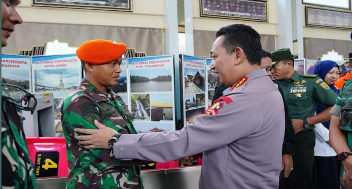Kapolri Beri Apresiasi Langsung Kepada TNI yang Viral dan Tim Gabungan Evakuasi Kapolda Jambi
