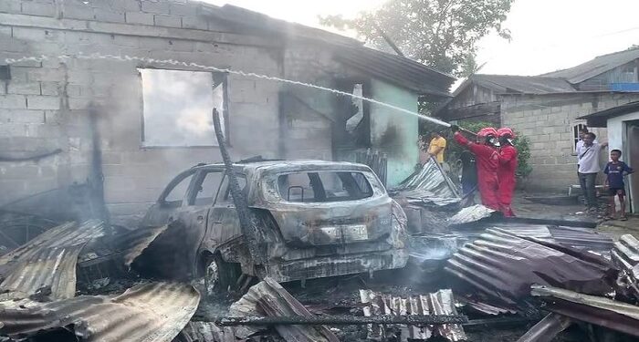 Kebakaran di Parit Benut Hanguskan Rumah, Mobil dan Sepeda Motor